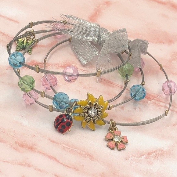 🌼 Flowers Ladybug Charm Silver Illusion Wire Bracelets - Picture 1 of 2
